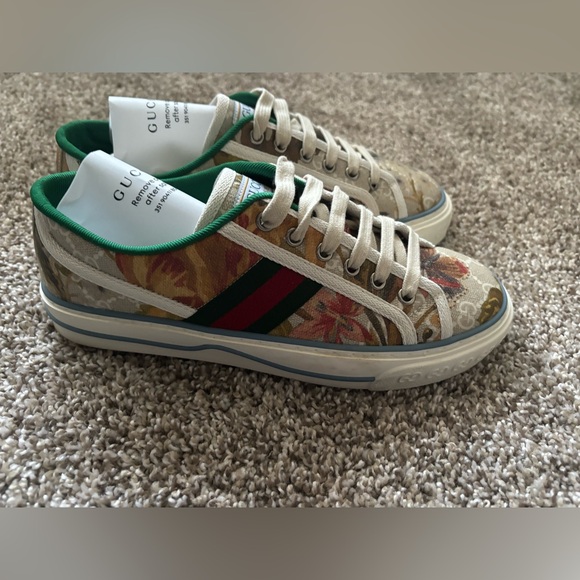 Women’s Gucci Sneakers - Picture 3 of 9
